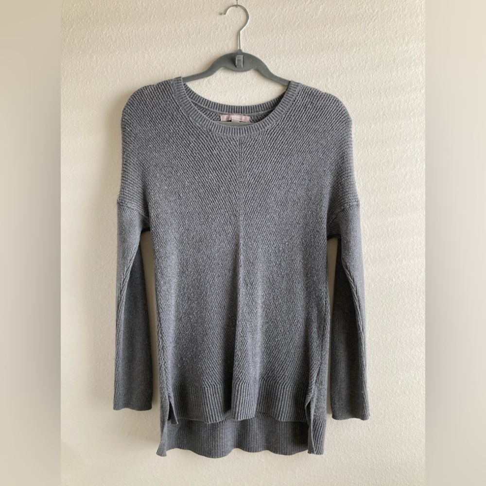 Banana Republic Gray Crew Neck Sweater Size S Ribbed Hi-Low Hem Long Sleeve